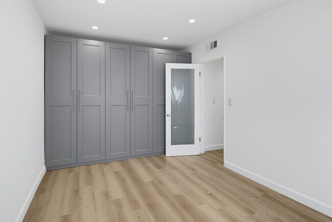 Building Photo - 337 Rexford Dr