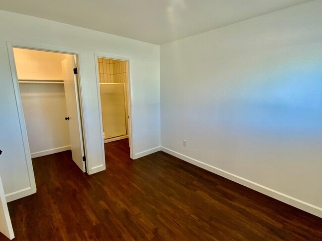 Building Photo - 3 bd/2ba Cottage with alley Access