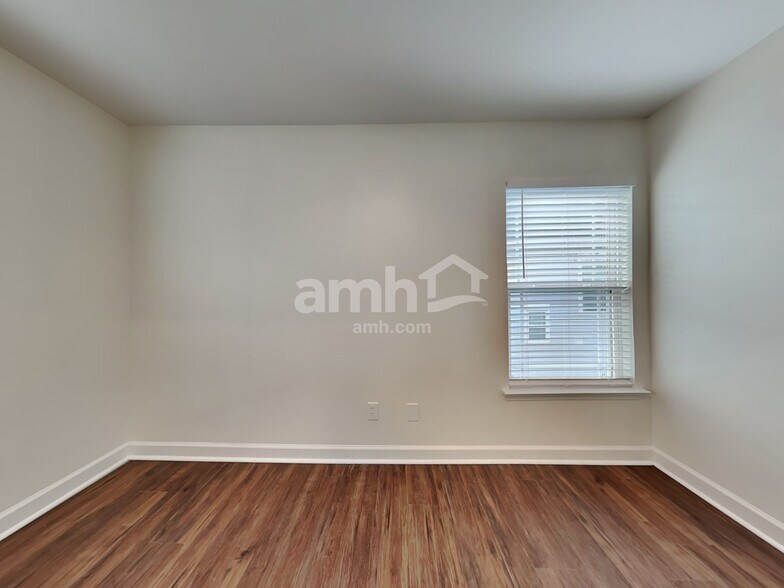 Building Photo - 85 Summer Hill Way