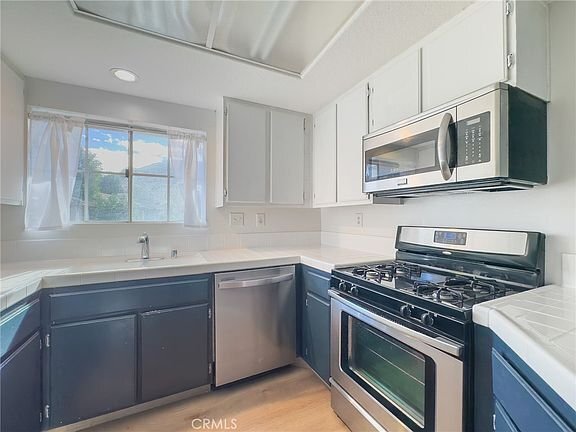 Building Photo - 141 Timbre