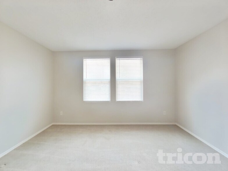 Building Photo - 1415 Lochspring Dr