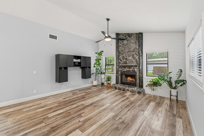 Building Photo - 15833 118th Terrace N
