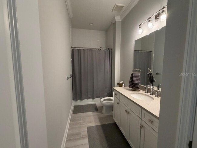 Building Photo - 18817 Valleta Ave