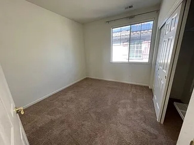 Building Photo - $4690 -- Stunning 4-Bedroom Home in Desira...