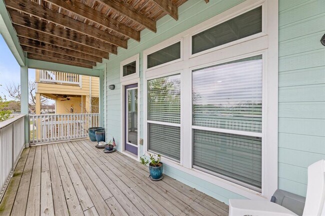 Building Photo - 709 N Bayshore Dr