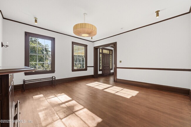 Building Photo - 2979 St Johns Ave