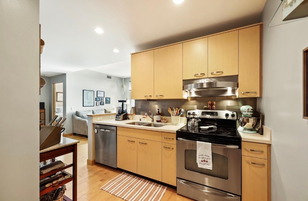 Building Photo - 309 W Washington Ave