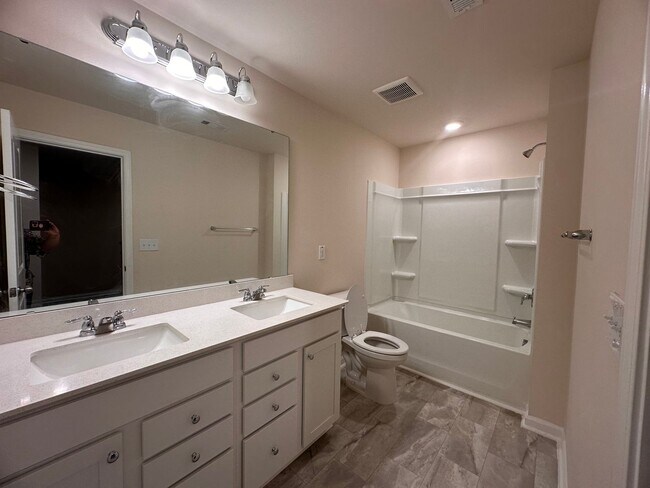 Building Photo - 3BR 2.5BA Townhome in High Point