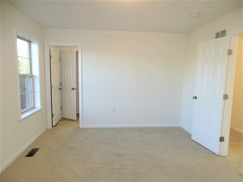 Building Photo - 346 Alexandria Ct