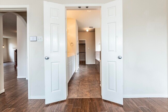 Building Photo - 913 Boxelder Pointe