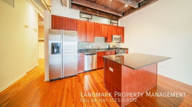 Building Photo - 758 N Larrabee St