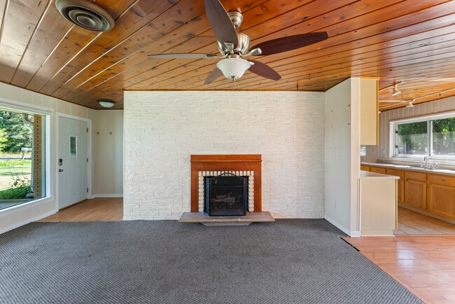 Building Photo - 4501 E Kuhn Rd