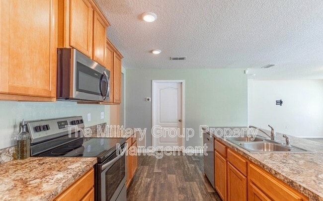 Building Photo - 6914 Sandle Dr