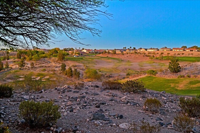 Building Photo - Golf Course Views in Sun City Anthem!  Age...