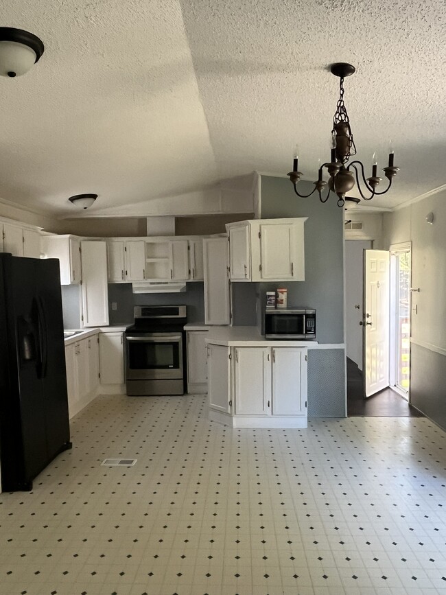 Building Photo - 605 Jess Hord Rd