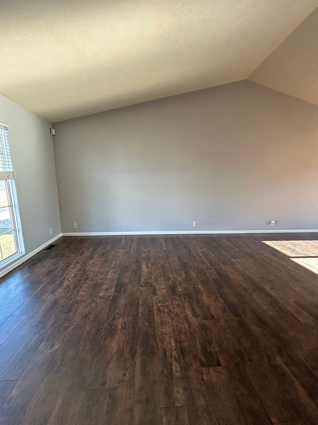 Building Photo - Spacious 3 Bed, 2 Bath Home in Papillion, Ne