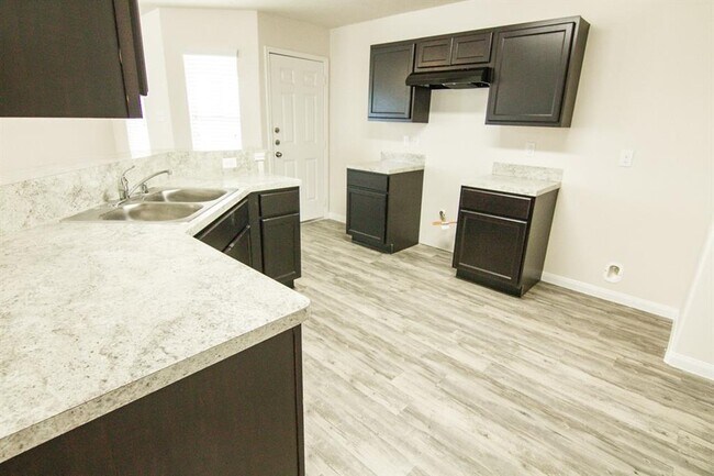 Building Photo - 957 Park Ridge Ct