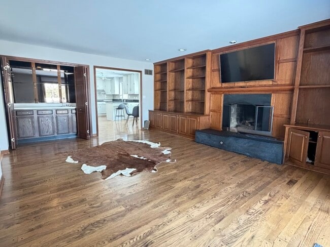 Building Photo - 145 Pine Tree Ln