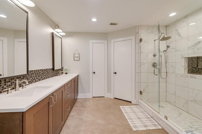 Building Photo - 9012 Texas Oaks Dr