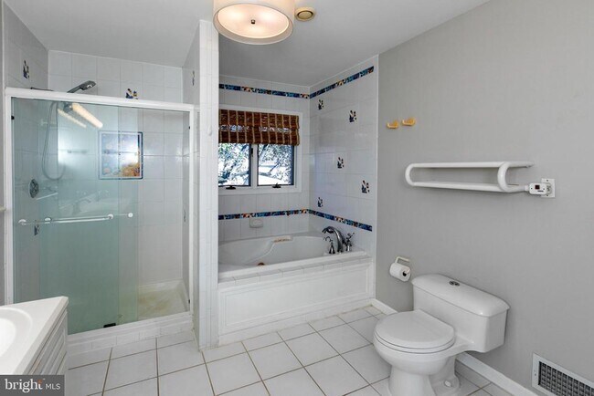 Building Photo - 11 Lexington Ct