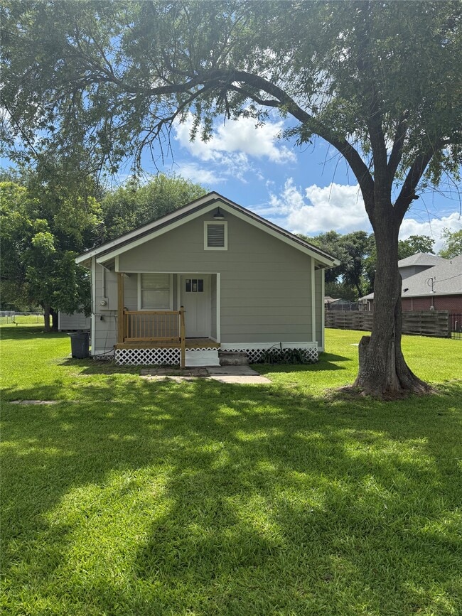 Building Photo - 8926 Courtney Dr