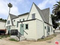 Building Photo - 2739 S Budlong Ave