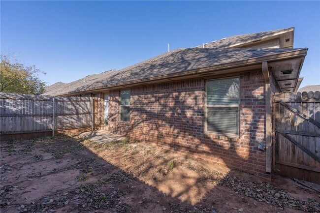 Building Photo - Townhouse Duplex in Edmond