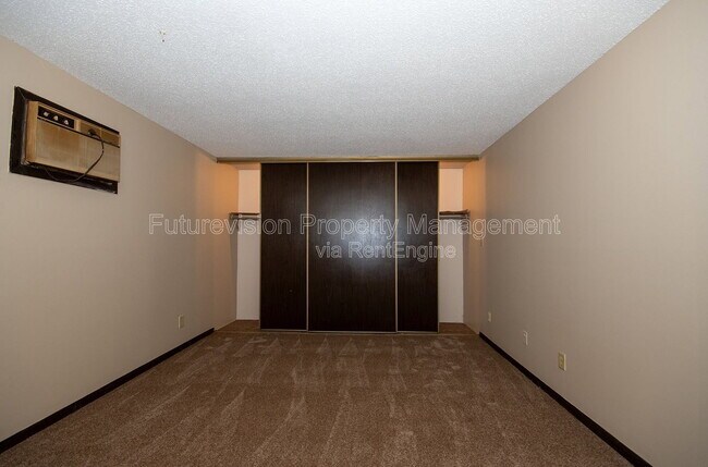 Building Photo - 2224 Oneida St