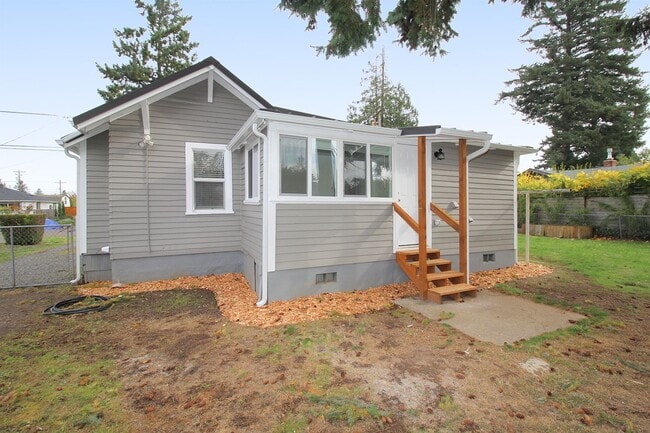 Building Photo - 7225 SE 65th Ave