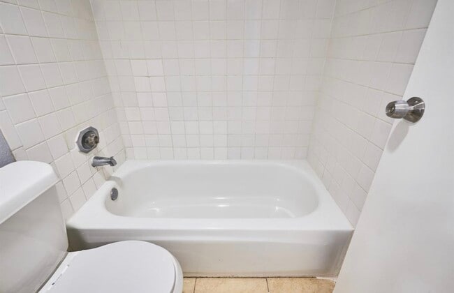 Building Photo - 9707 Richmond Ave.