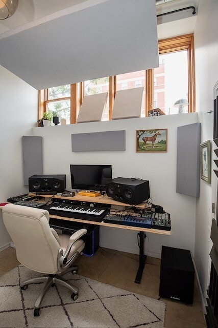 Building Photo - 2021 S Throop St