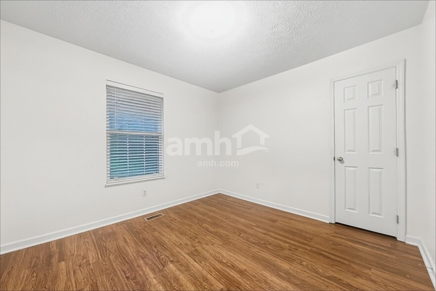 Building Photo - 5942 Katrina Ln