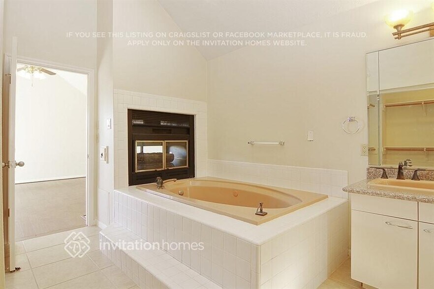 Building Photo - 14635 S Hearthstone Green Dr