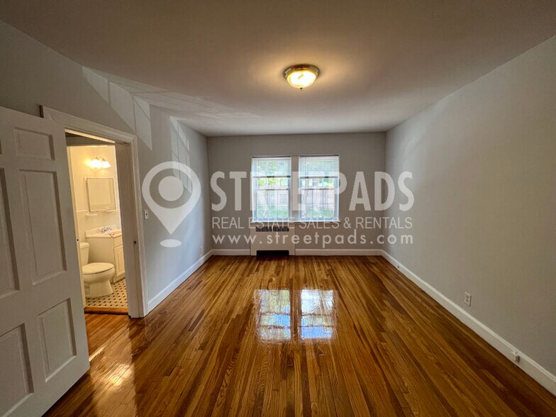 Building Photo - 1151 Beacon St