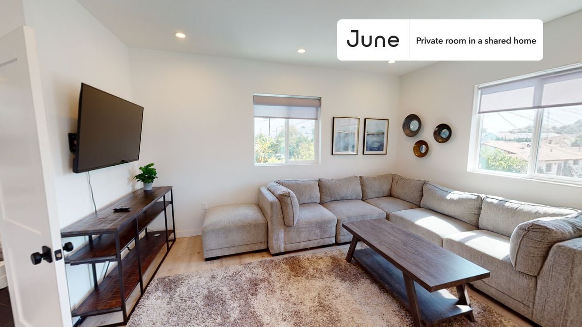 Building Photo - Room in Shared 4 bed/4.5 bath home