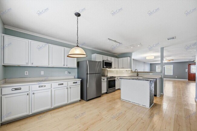 Building Photo - 8401 Swan Park Dr