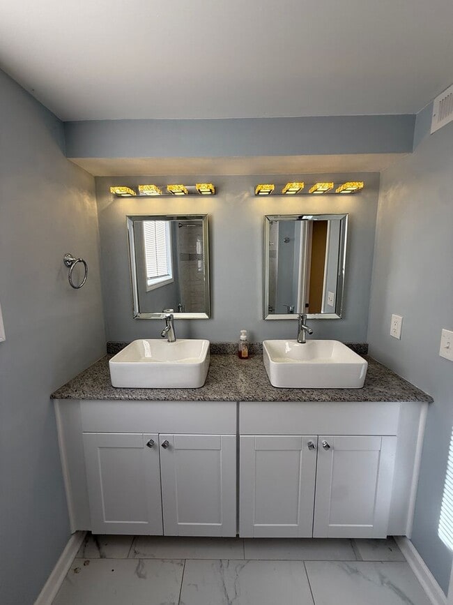 Building Photo - 4 Bedroom home in Ringgold