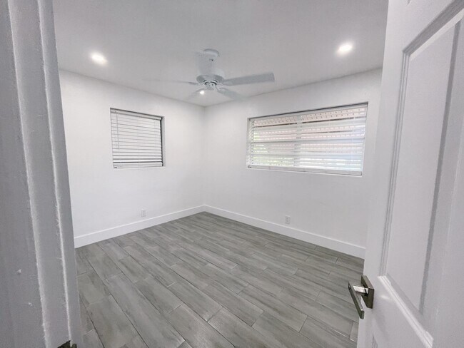 Building Photo - 5649 S 37th Ct
