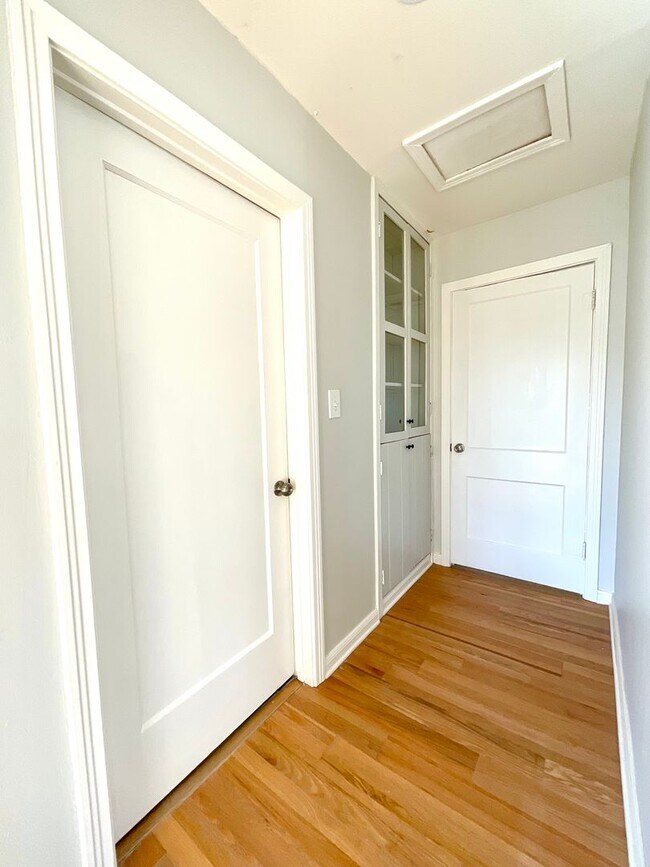 Building Photo - **APPLICATION RECEIVED**  Charming Home on 2 Acres Outside Burnet – Wood Floors, Bonus Room & Ani...