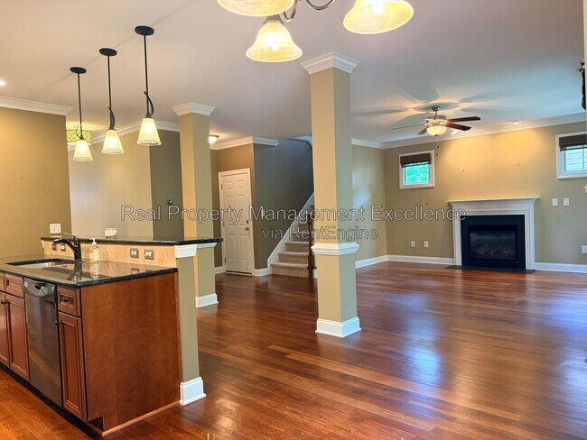 Building Photo - 616 Lake Artesia Ln