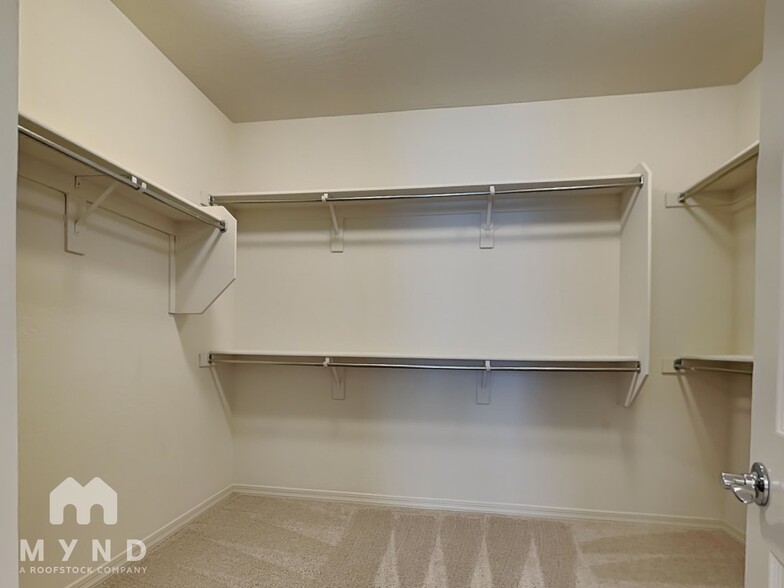 Building Photo - 8756 W Rancho Dr