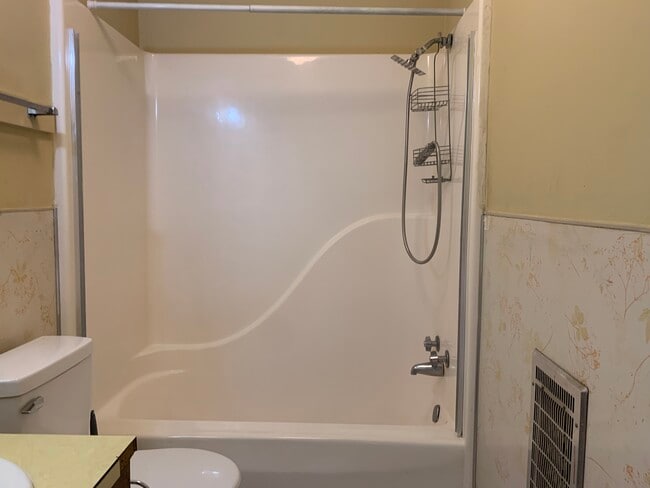 Building Photo - 220 E Church St