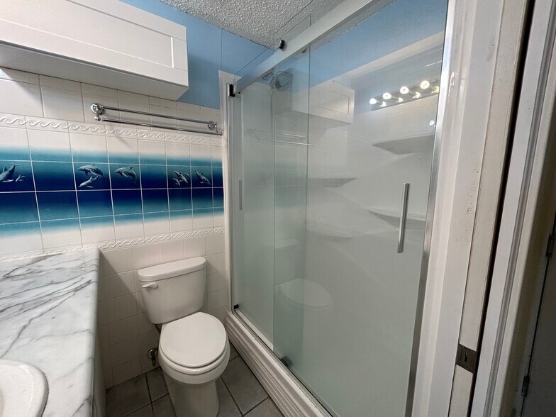 Toilet & Shower - 8817 S Thomas Dr