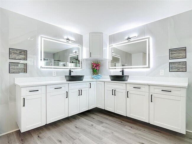 Building Photo - 620 N Barfield Dr