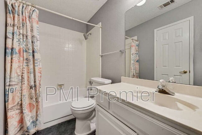 Building Photo - 1220 Royal Crescent Dr