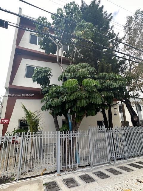 Primary Photo - 320 SW 13th Ave