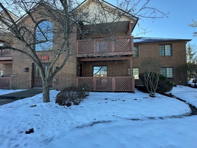 Building Photo - 8611 Scenicview Dr