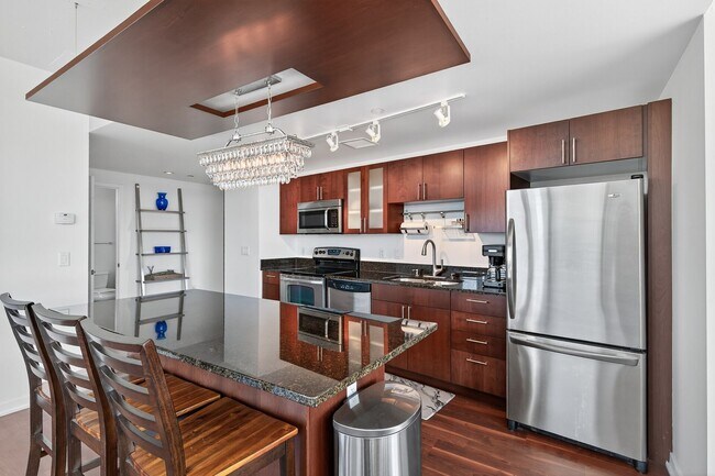 Building Photo - Gorgeous "Reflections" Condo w/ Panoramic Views, Light Rail Station, walk to Mall of America!