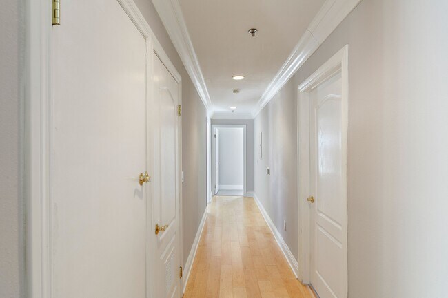 Building Photo - 11840 Dorothy St