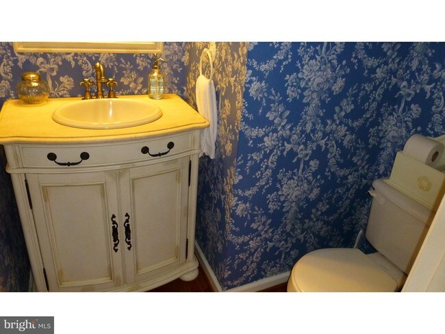 Building Photo - 209 Creekside Dr